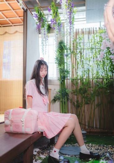 韩国mv女的坐凳子上以前的歌