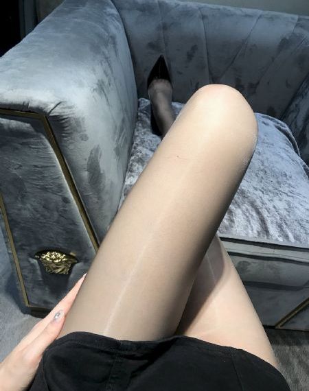 奔驰7座商务车威霆