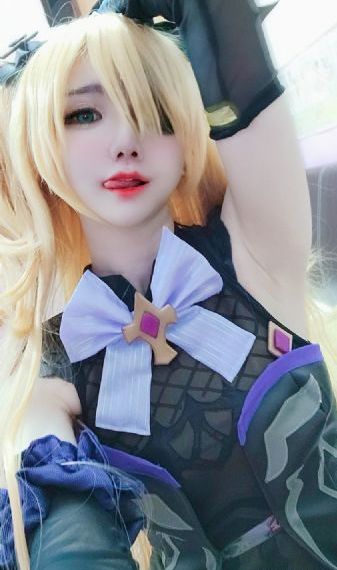 《女员工的付出》