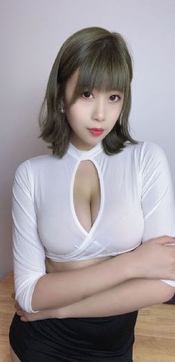 被猫爪子勾了一下出了一点血